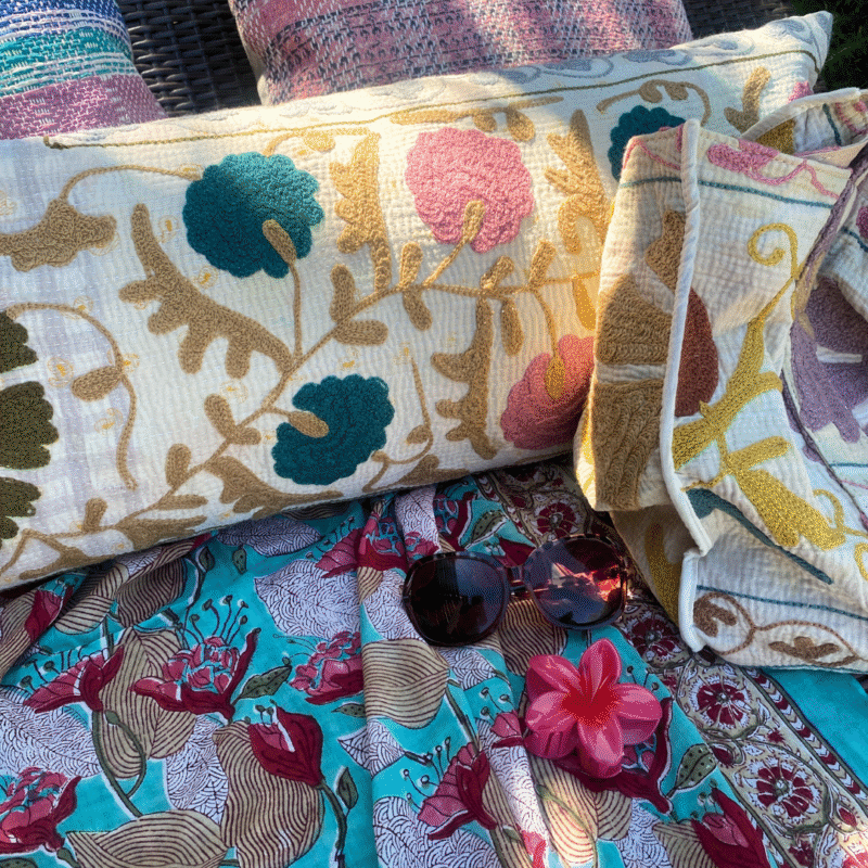 Coussin long Havana kantha vintage brodé Suzani – Image 2