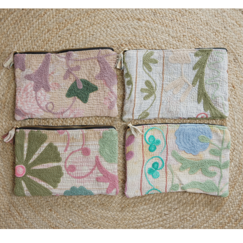 Pochette Havana kantha vintage brodé Suzani, coloris doux – Image 3