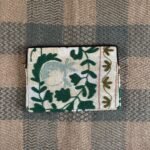 Pochette d'ordinateur Havana kantha vintage brodé Suzani, coloris doux - 2