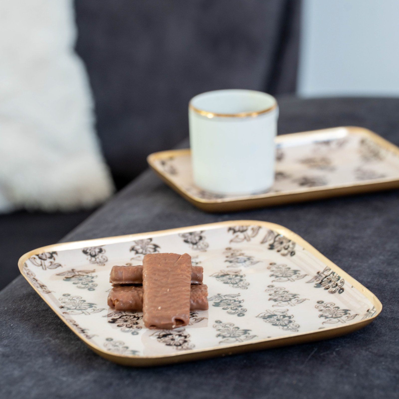 Plateau carré métal Hoya bordure dorée – Image 2