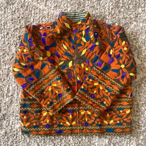 Veste velours  entièrement rebrodée de feuilles et fleurs, taille unique