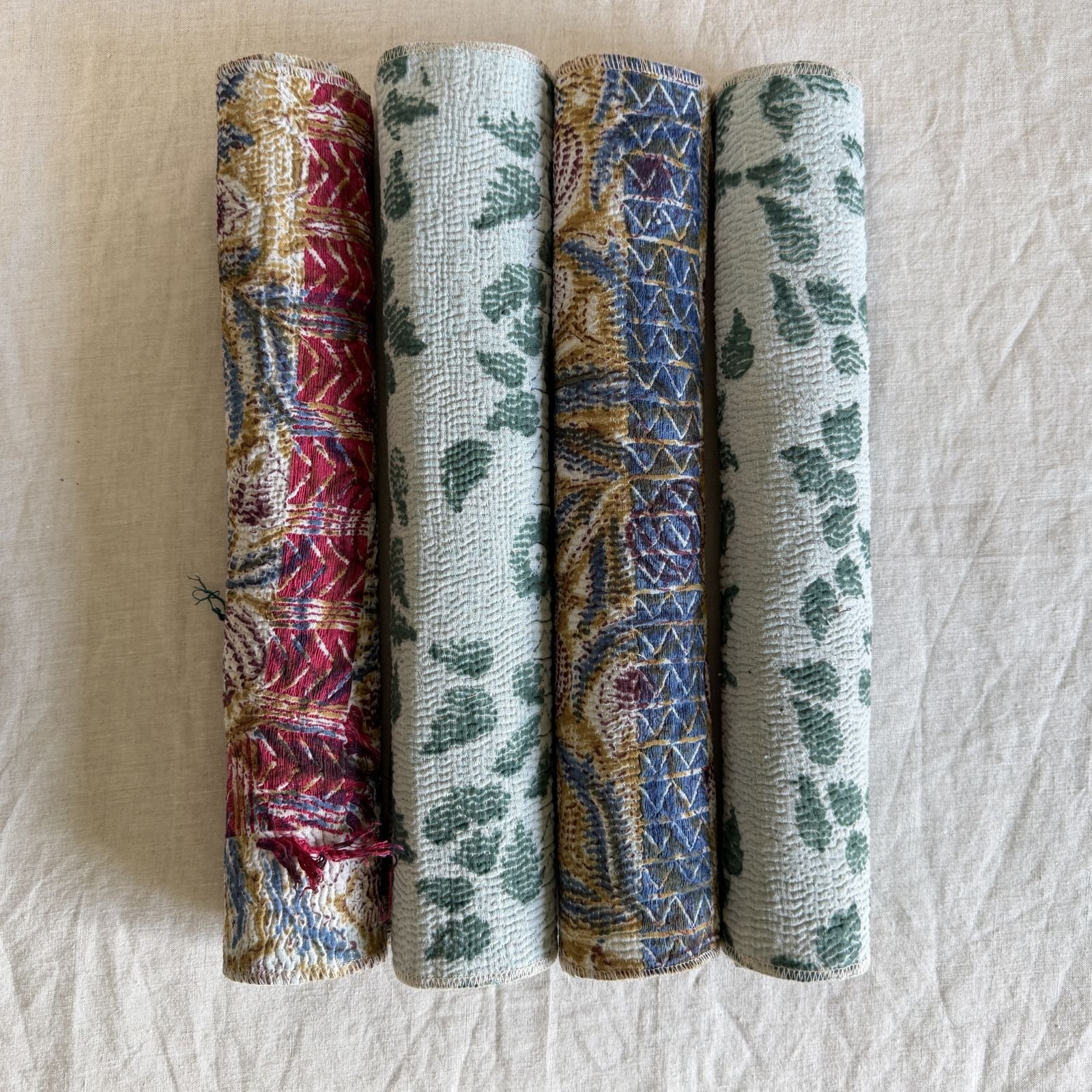Lot de 4 sets de table en kantha ancien imprimé blockprint, pièces unqiues – Image 2