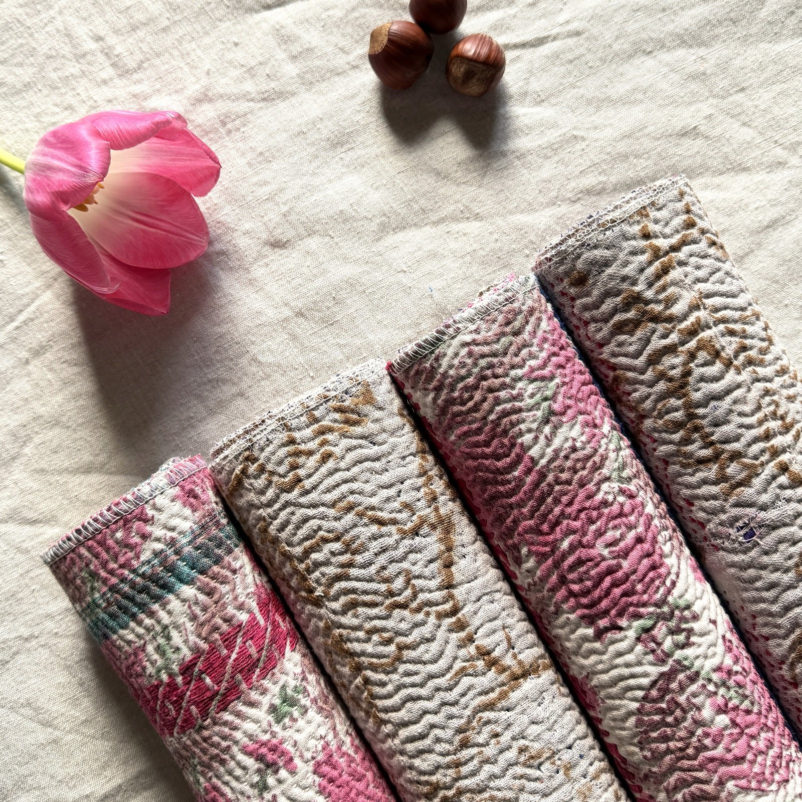 Lot de 4 sets de table en kantha ancien imprimé blockprint, pièces unqiues – Image 2