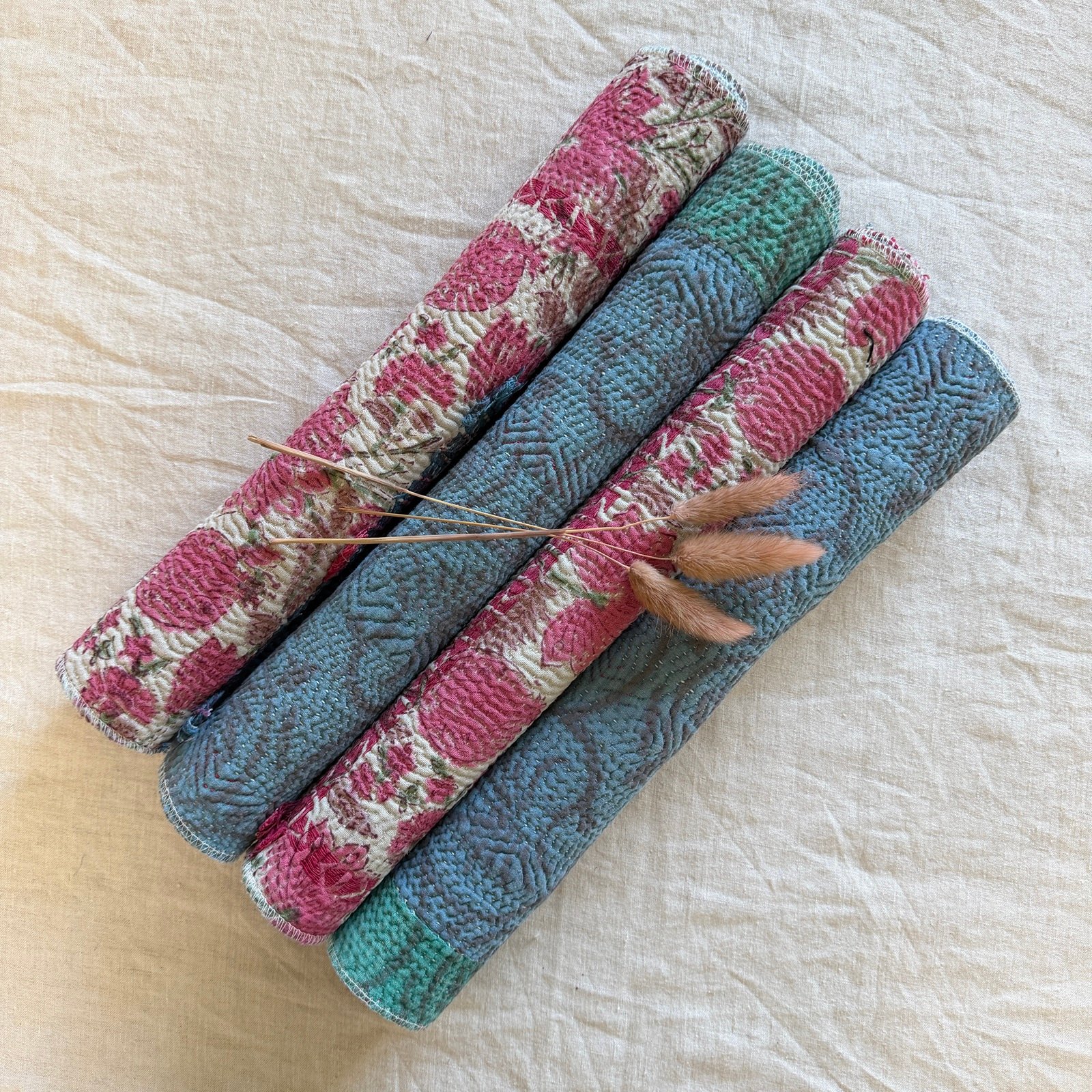 Lot de 4 sets de table en kantha ancien imprimé blockprint, pièces unqiues – Image 2