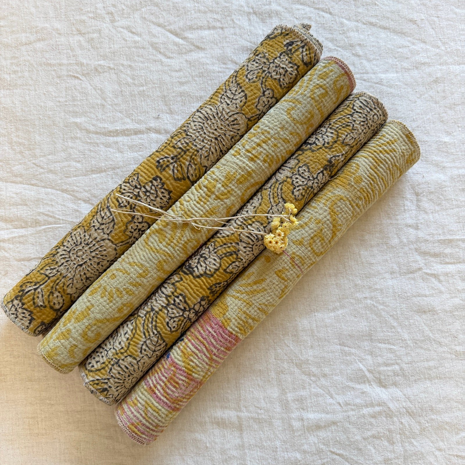 Lot de 4 sets de table en kantha ancien imprimé blockprint, pièces unqiues – Image 2