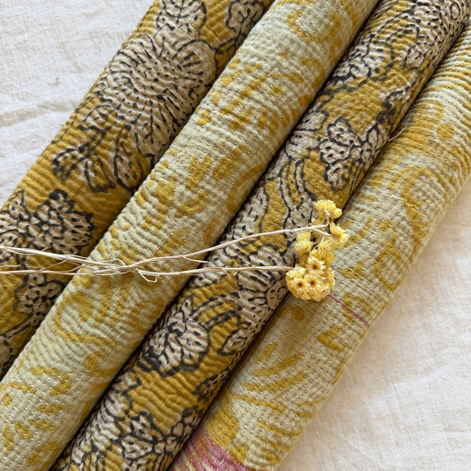 Lot de 4 sets de table en kantha ancien imprimé blockprint, pièces unqiues – Image 4