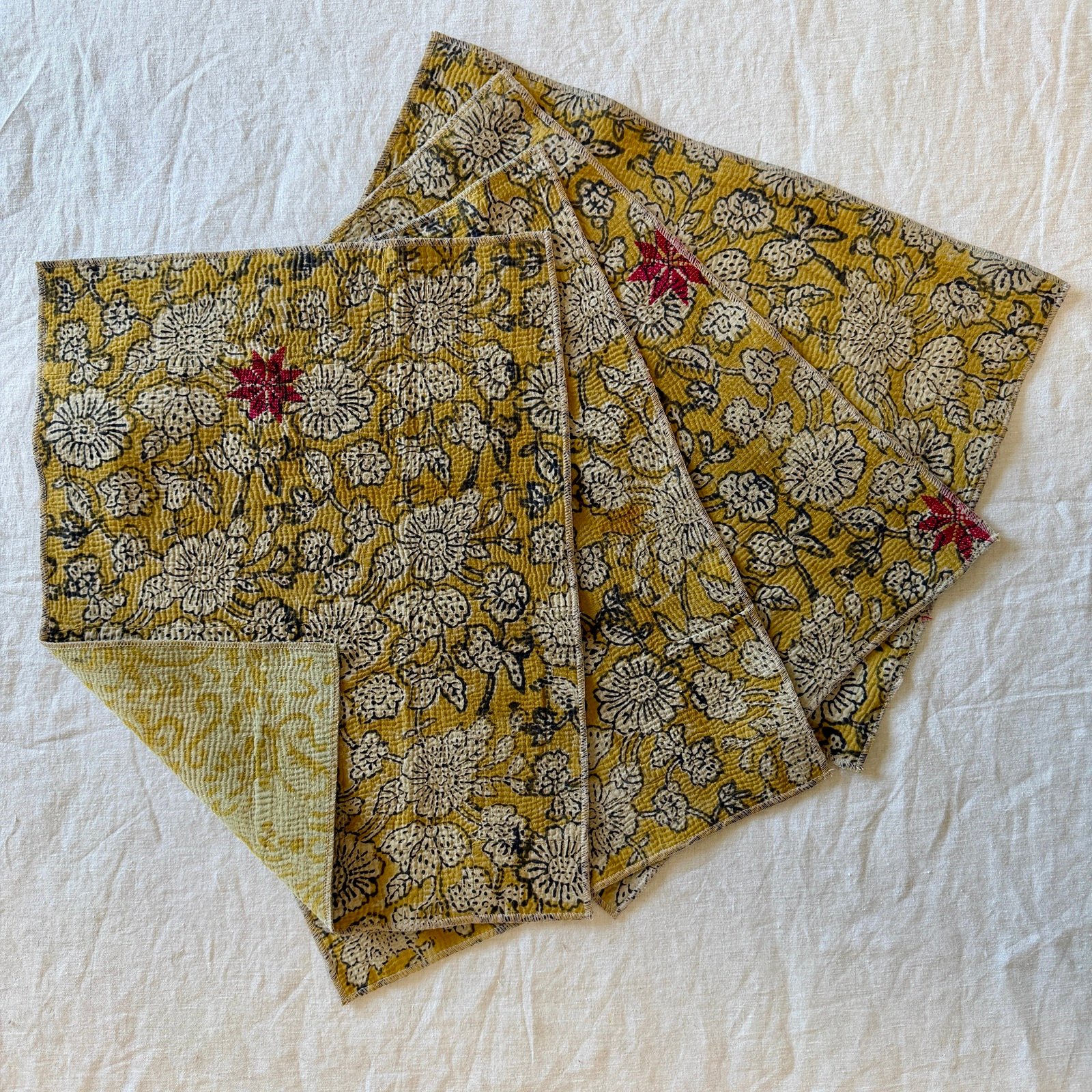 Lot de 4 sets de table en kantha ancien imprimé blockprint, pièces unqiues – Image 3