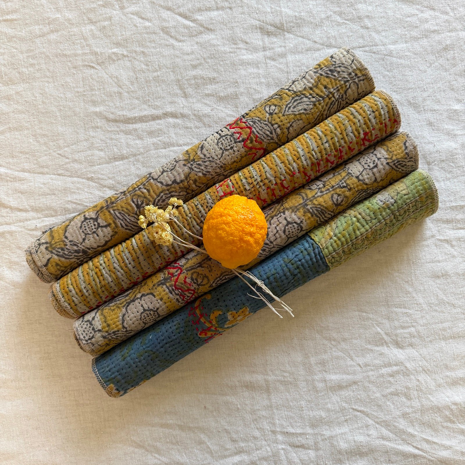 Lot de 4 sets de table en kantha ancien imprimé blockprint, pièces unqiues – Image 2