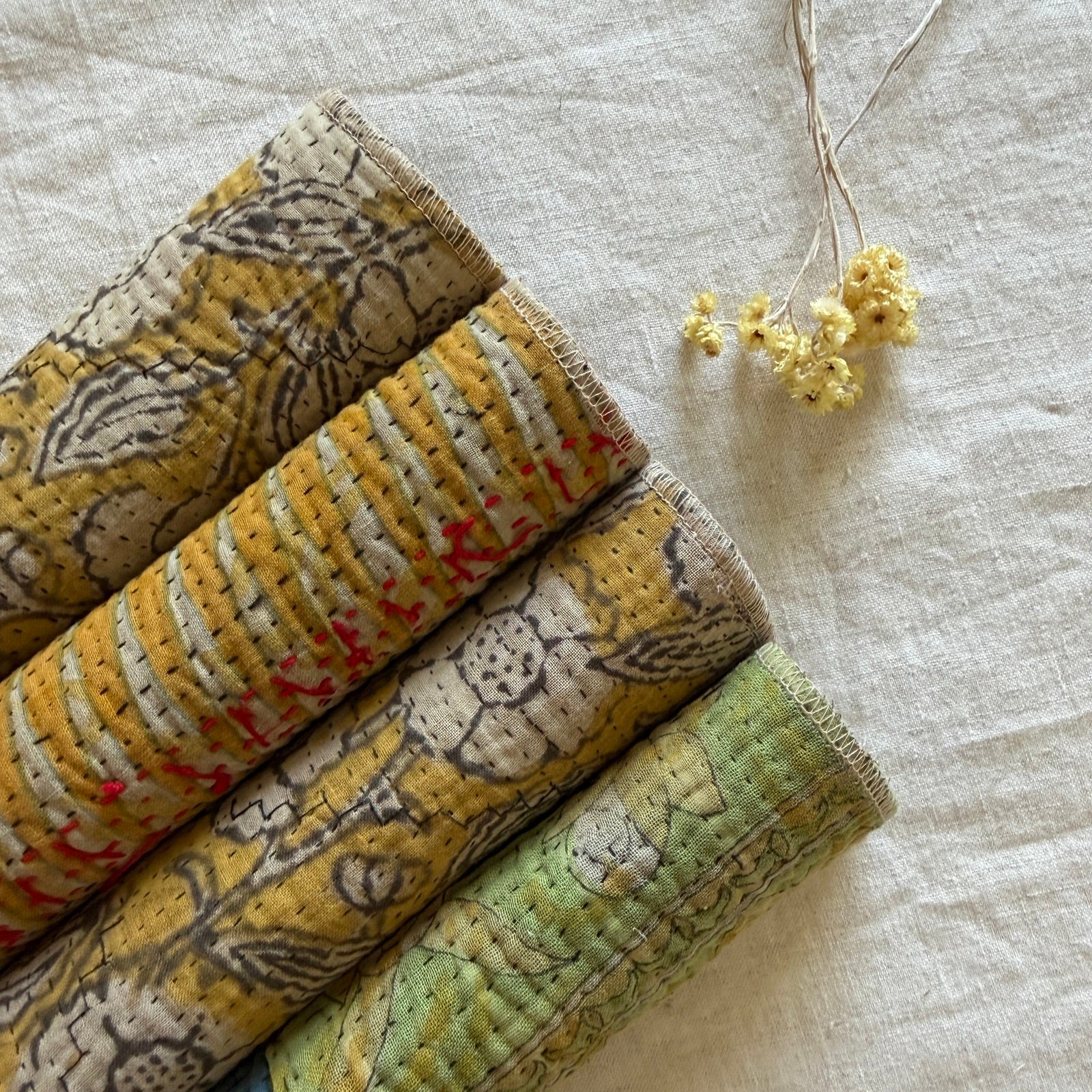 Lot de 4 sets de table en kantha ancien imprimé blockprint, pièces unqiues – Image 4