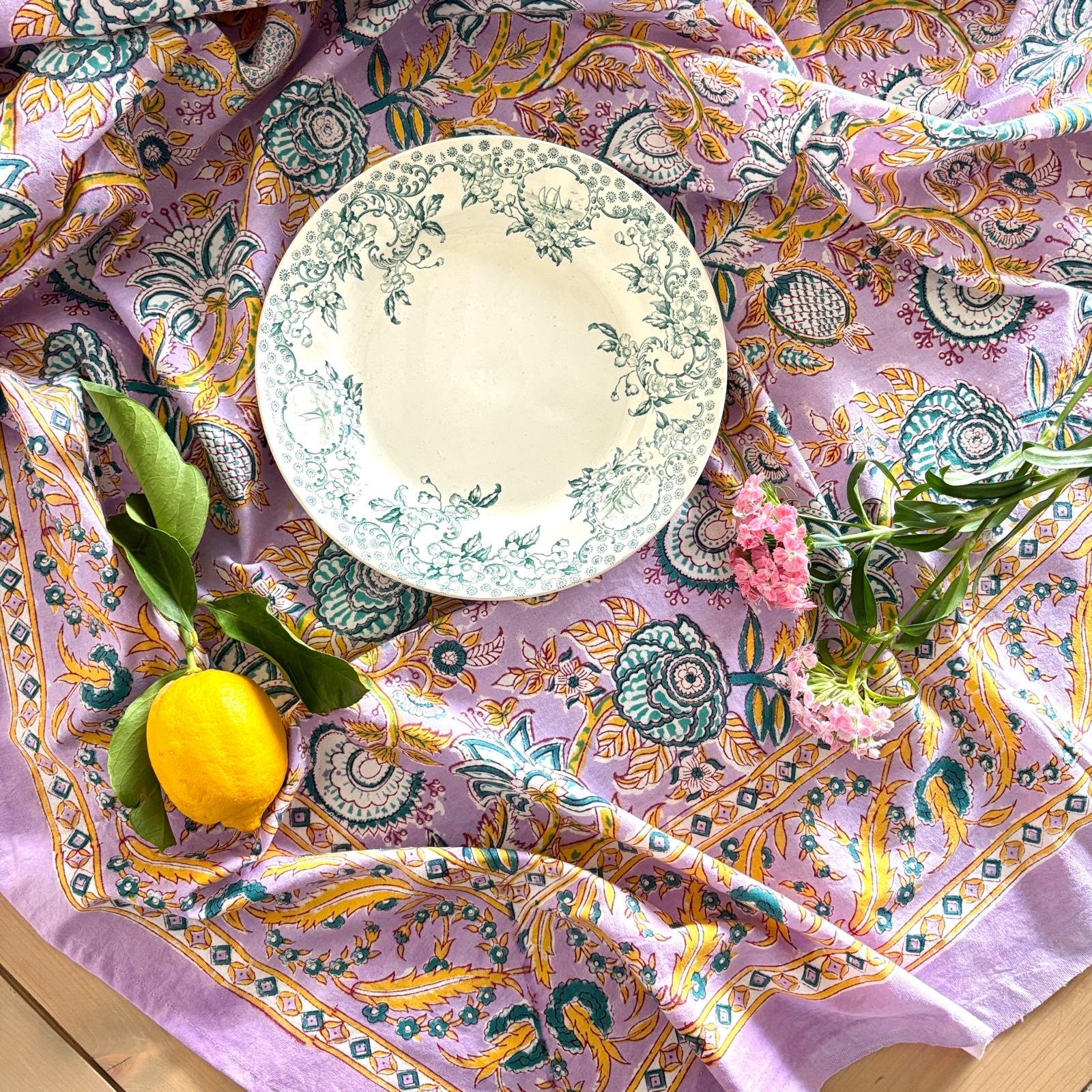 Nappe Versailles lilas en coton imprimé blockprint