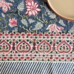 Nappe carrée blockprint Romantique disponible en deux dimensions - 150 x 220