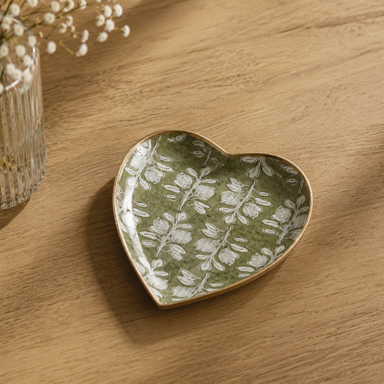 Coupelle coeur métal émaillé Alhambra olive, bord doré – Image 3