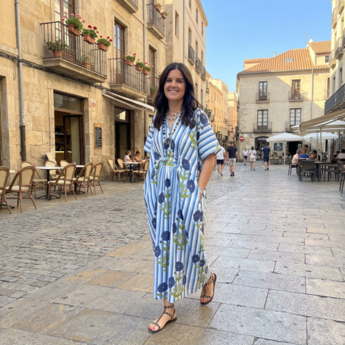 Robe caftan « Poppies » en coton doux imprimé à la main, bleu